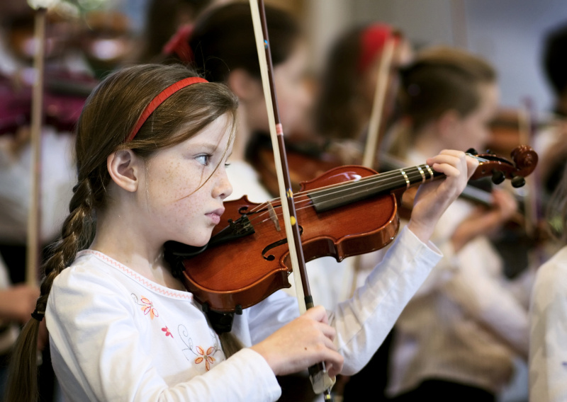 girl with violin